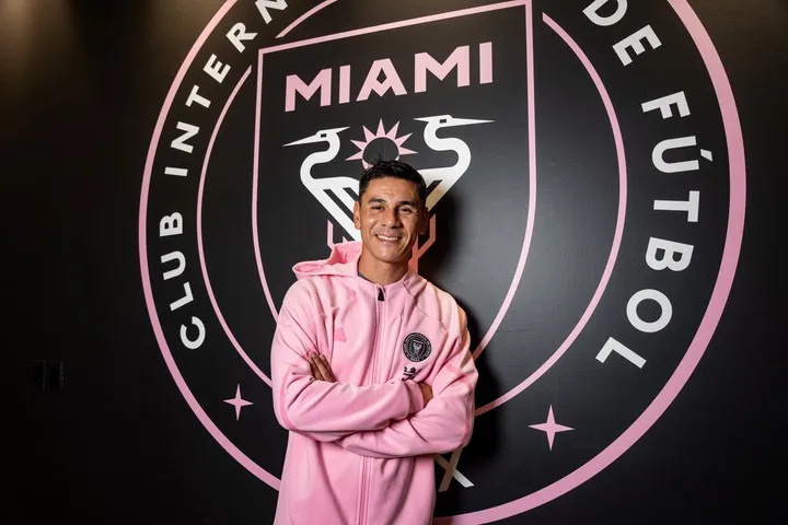 开云入口-奥莱报：迈阿密将与39岁老门将乌斯塔里解约，未来几天官宣