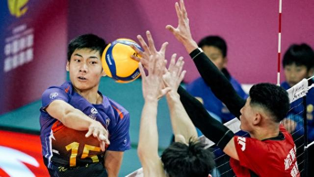 开云中国-19岁“小孩哥”王泊涵接过金牌教头沈琼15号球衣，中国男排主攻线新星诞生|上海男排|上海女排|训练|联赛|少年_新浪体育_新浪新闻